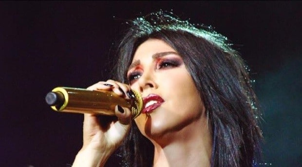 hande-yener-hangi-takimi-tutuyor