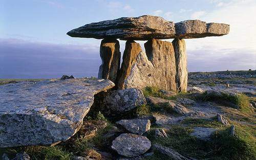 poulnabrone-dolmen-tarih-oncesi-mezar-ornegi